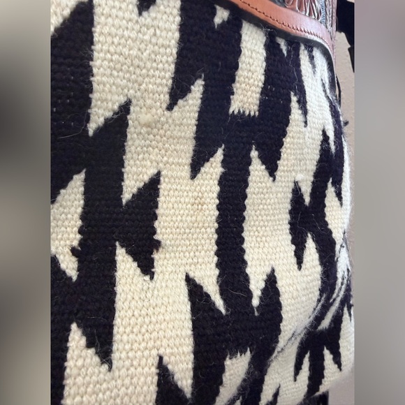 American Darling | Crossbody Hand Tooled Saddle Blanket | Leather Western Purse - Picture 8 of 12